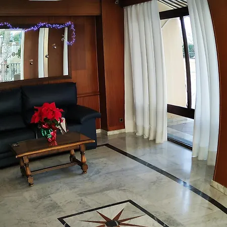 In First Line And Center Apto 10-11 *